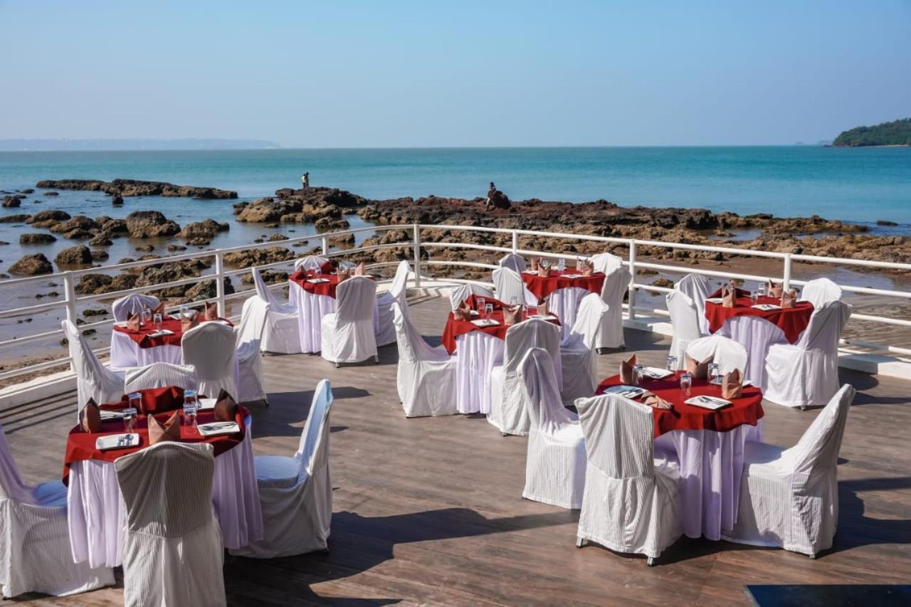 Bambolim Beach Resort Exterior foto
