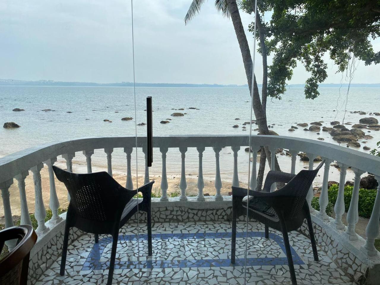 Bambolim Beach Resort Exterior foto